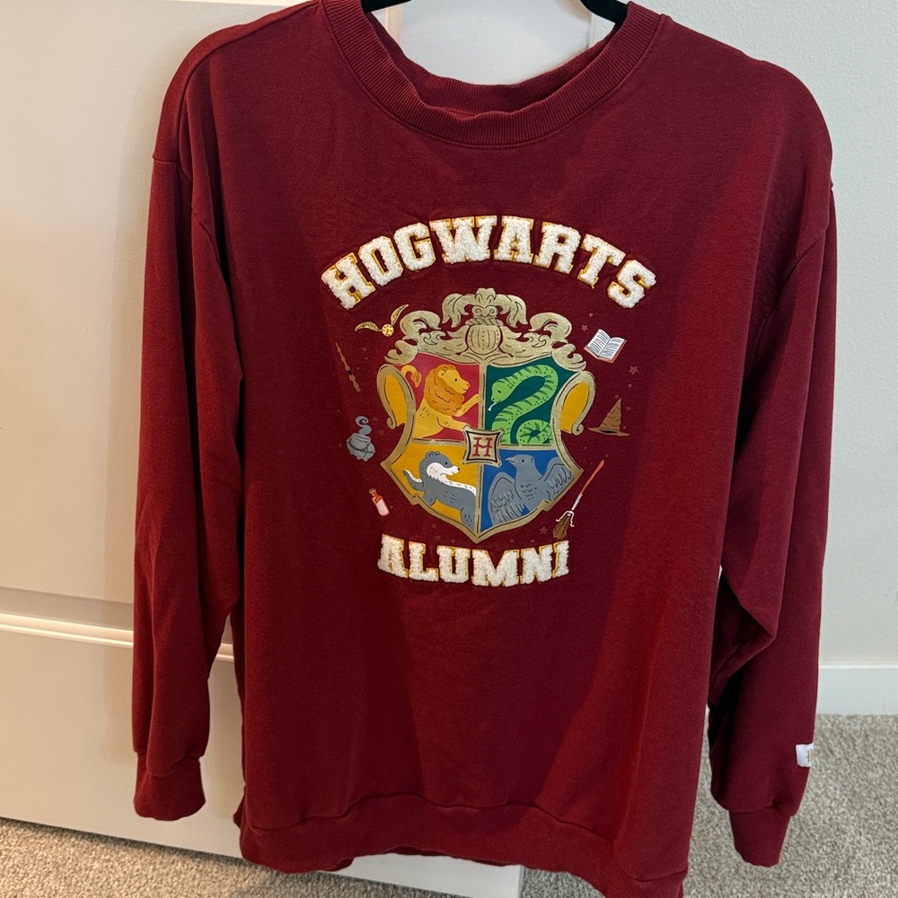 Little sleepies women’s medium Harry Potter Alumni Red crewneck